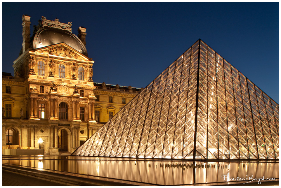 Pyramide Du Louvre, Paris